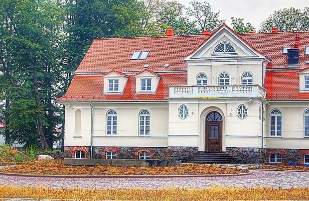 Pałac i park w Łebuni