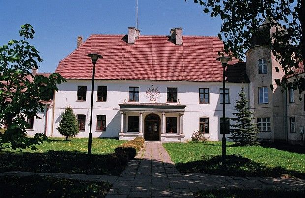 Dawny pałac Somnitzów w Charbrowie