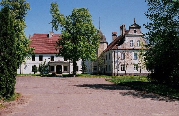 Dawny pałac Somnitzów w Charbrowie