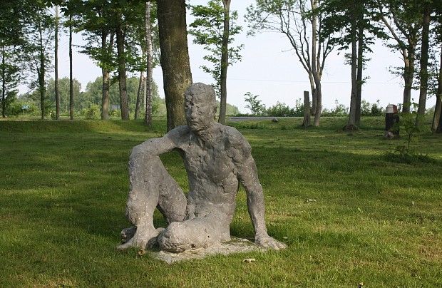 Przypałacowa Galeria Rzeźb w Poraju
