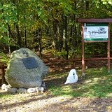 Obelisk ku czci pocztyliona