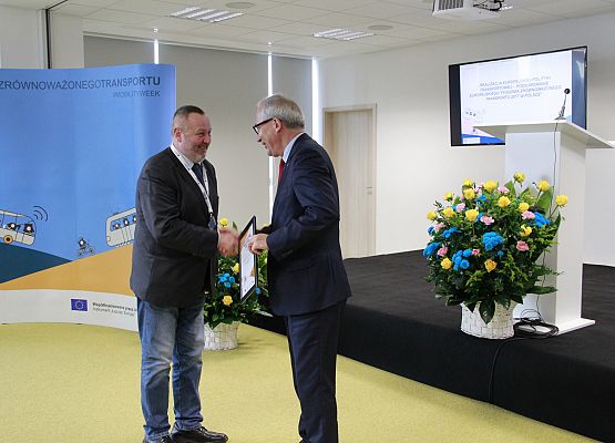 Grafika 2: Wyróżnienie za Dzień Bez Samochodu