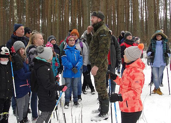 Grafika 6: Nad Jezioro Czarne w śnieżnej bieli