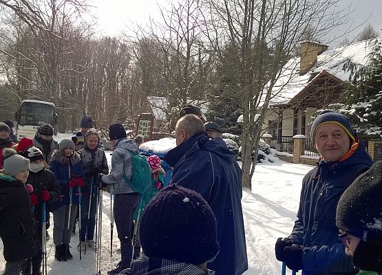 Grafika 2: Nad Jezioro Czarne w śnieżnej bieli