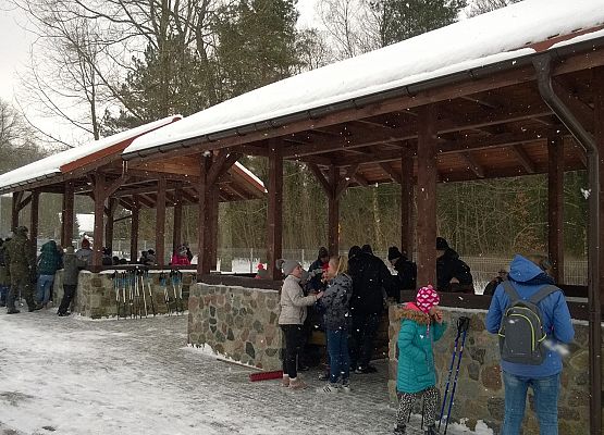 Grafika 15: Nad Jezioro Czarne w śnieżnej bieli