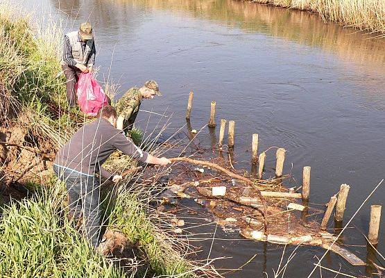Jubileuszowa, dziesiąta akcja sprzątania rzeki Łeby grafika