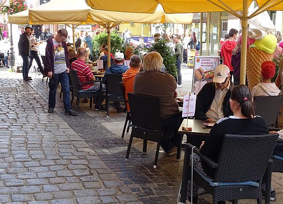 Grafika 1: Osiem nowel na ósmą edycję