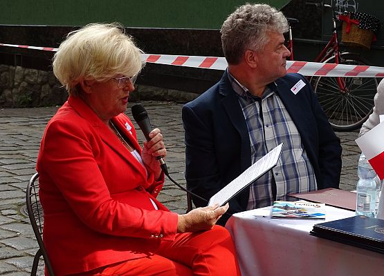 Grafika 6: Osiem nowel na ósmą edycję