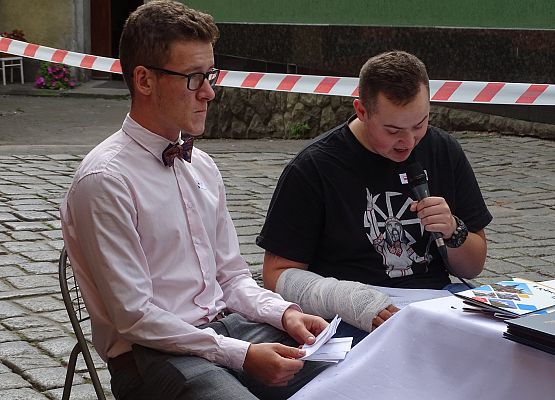 Grafika 10: Osiem nowel na ósmą edycję