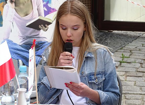 Grafika 12: Osiem nowel na ósmą edycję