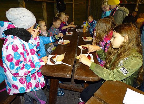 Grafika 10: Uczcili pamięć pocztyliona