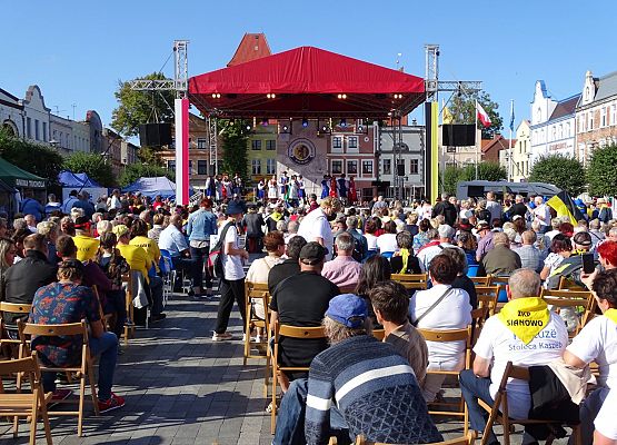 Grafika 13: Kaszubi świętowali w Pucku