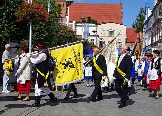 Grafika 5: Kaszubi świętowali w Pucku