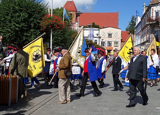 Grafika 6: Kaszubi świętowali w Pucku