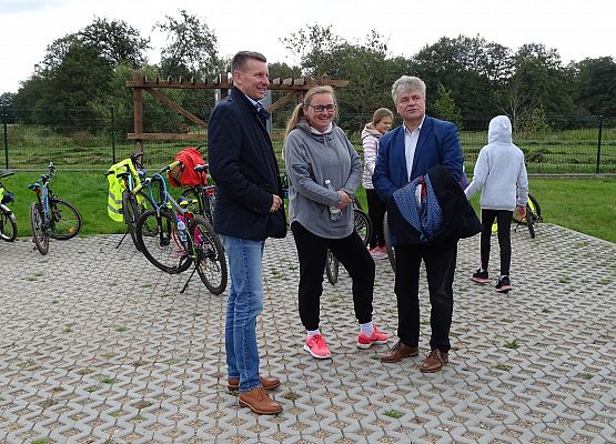 Grafika 16: Rajdy piesze i rowerowe w ramach ETZT