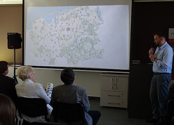 Grafika 10: "Łączy nas rzeka Łeba" &ndash; oferta LOT-u dla samorządów