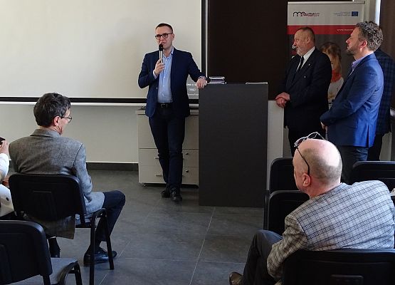 Grafika 15: "Łączy nas rzeka Łeba" &ndash; oferta LOT-u dla samorządów