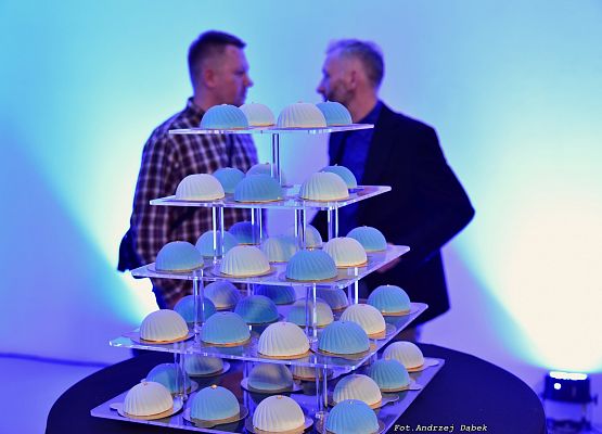 Grafika 4: 20 lat minęło