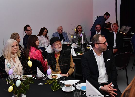 Grafika 7: 20 lat minęło