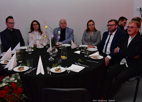 Grafika 8: 20 lat minęło