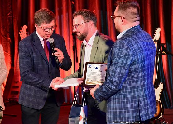 Grafika 17: 20 lat minęło