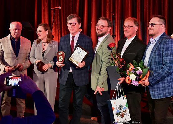 Grafika 19: 20 lat minęło