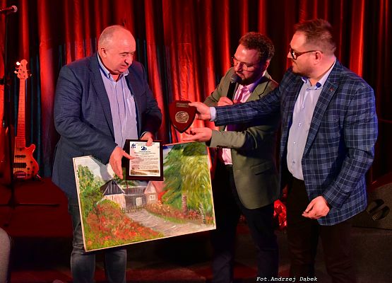 Grafika 27: 20 lat minęło