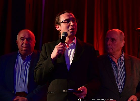 Grafika 32: 20 lat minęło