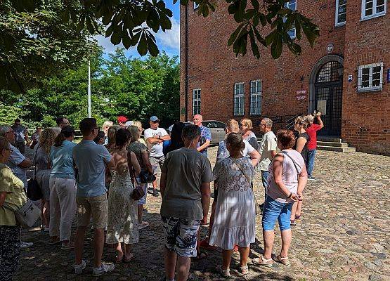 Grafika 1: Oprowadzanie po Lęborku z przewodnikiem PTTK