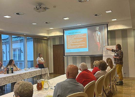 Grafika 8: Szkolenie „Mistrzowska obsługa klienta w turystyce społecznej” oraz standardy ochrony małoletnich za nami