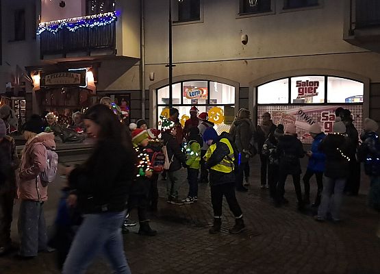 Grafika 2: Wieczorna lęborska wędrówka w świątecznej scenerii