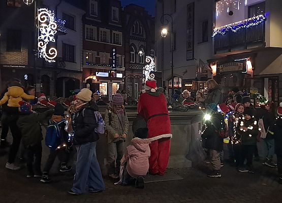 Grafika 3: Wieczorna lęborska wędrówka w świątecznej scenerii