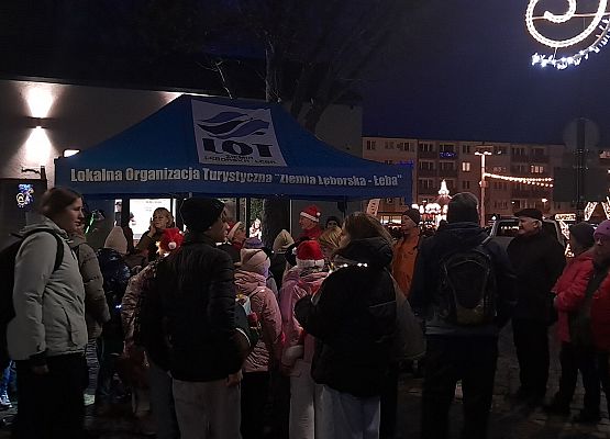 Grafika 1: Wieczorna lęborska wędrówka w świątecznej scenerii