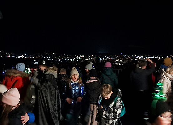 Grafika 8: Wieczorna lęborska wędrówka w świątecznej scenerii