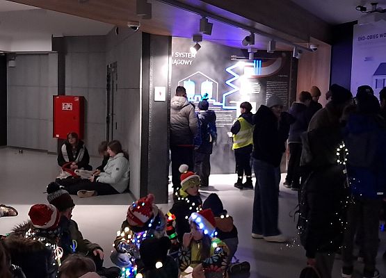 Grafika 6: Wieczorna lęborska wędrówka w świątecznej scenerii