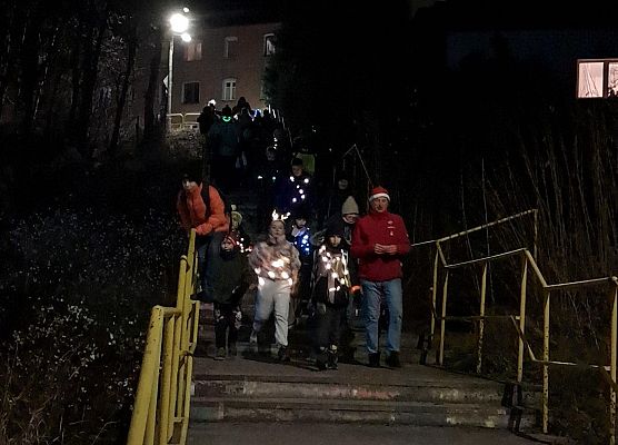 Grafika 12: Wieczorna lęborska wędrówka w świątecznej scenerii