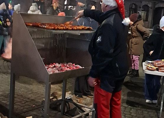 Grafika 15: Wieczorna lęborska wędrówka w świątecznej scenerii