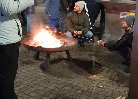 Grafika 16: Wieczorna lęborska wędrówka w świątecznej scenerii