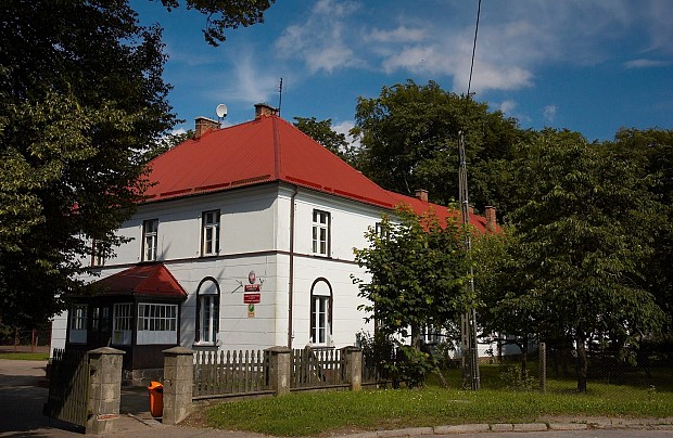 Zespół pałacowo-parkowy w Cewicach