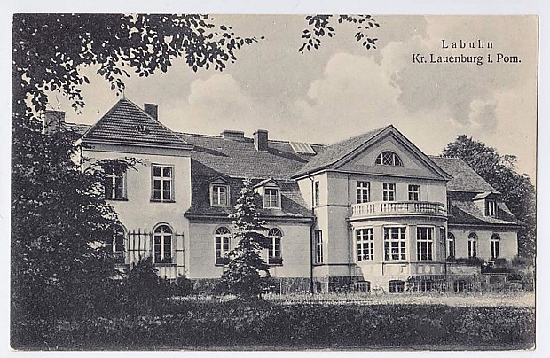 Zespół pałacowo-parkowy w Łebuni