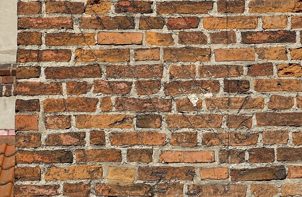 Zegar słoneczny na zachodniej elewacji kościelnej wieży