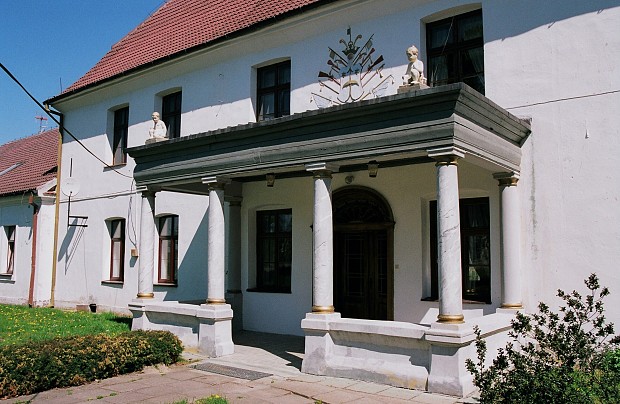 Zespół pałacowo-parkowy w Charbrowie