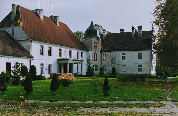 Zespół pałacowo-parkowy w Charbrowie