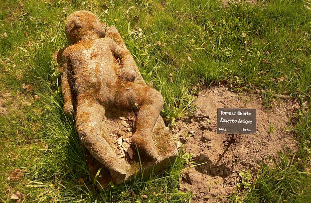 Przypałacowa Galeria Rzeźb w Poraju