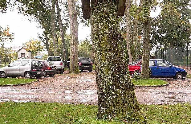 Przypałacowa Galeria Rzeźb w Poraju