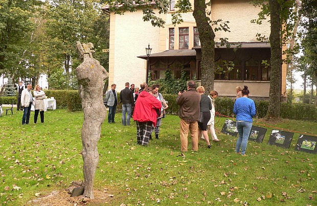 Przypałacowa Galeria Rzeźb w Poraju