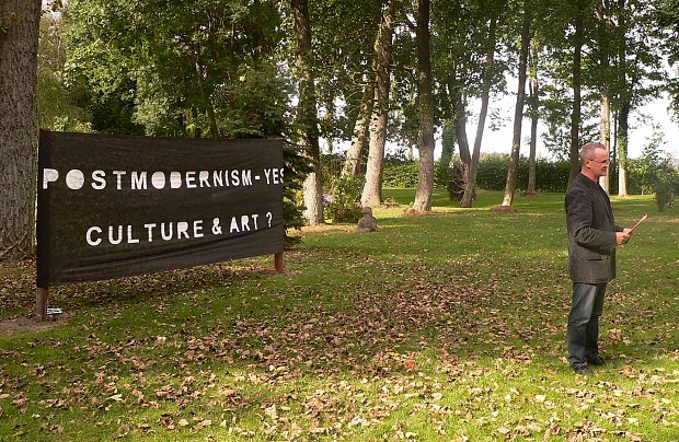 Przypałacowa Galeria Rzeźb w Poraju