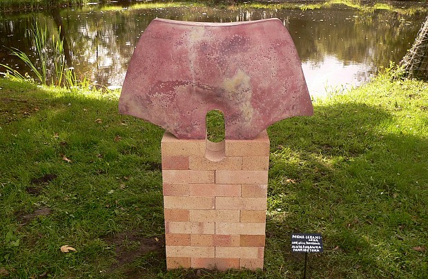 Przypałacowa Galeria Rzeźb w Poraju