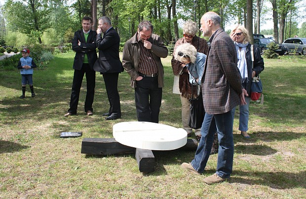 Przypałacowa Galeria Rzeźb w Poraju