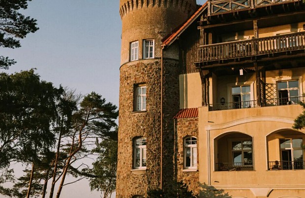 Zdjęcie ze strony www.zamekleba.pl